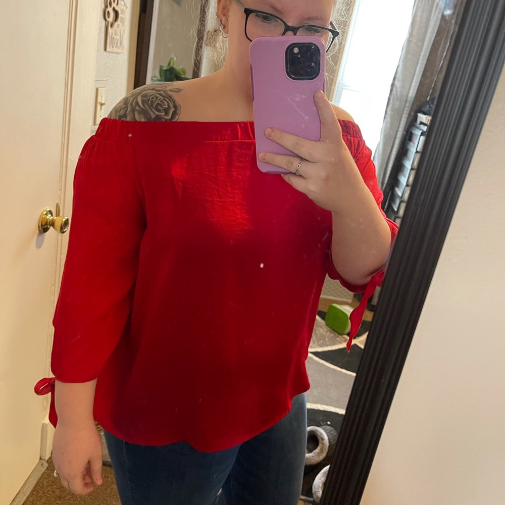 🌸4/$30 Apt9 Red Cold Shoulder 3/4 sleeve Blouse